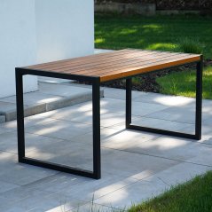 Zahradní stůl Style s masivním dřevem a ocelovou konstrukcí