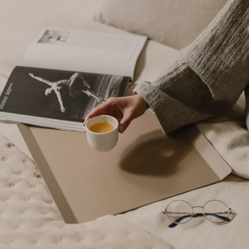 Hliníkový podnos Stockholm pískově šedý - Velikost: L