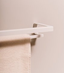 Kovový držiak na uteráky Tallinn dvojitý biely