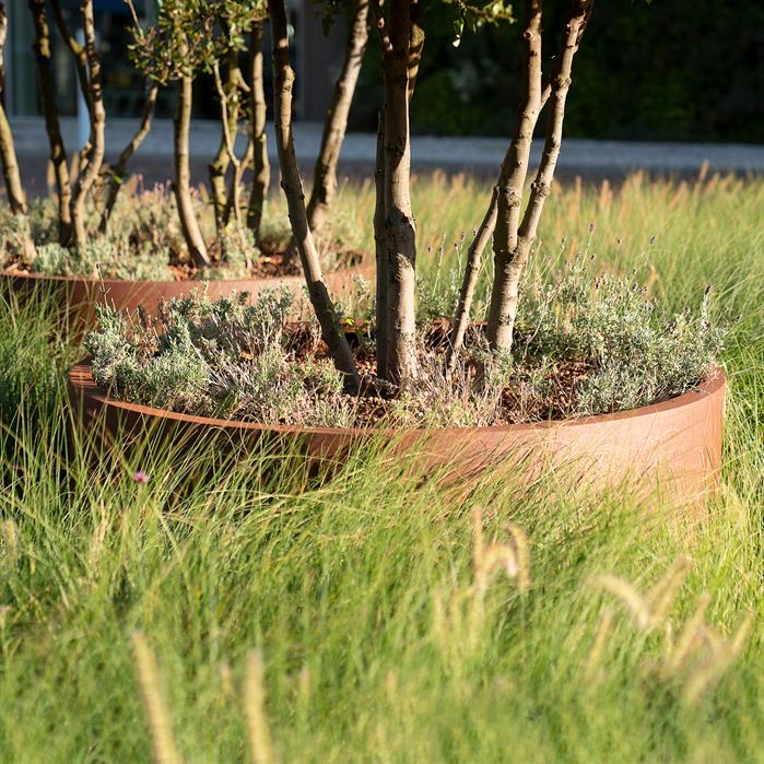 Cortenový vyvýšený záhon kulatý