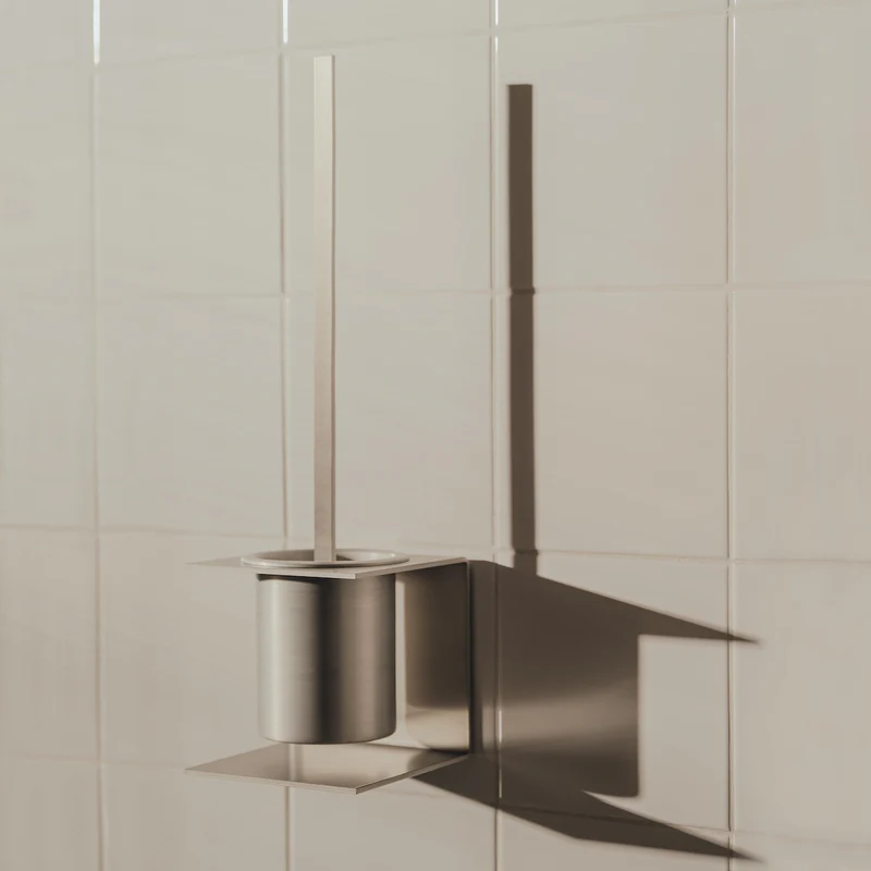 Nástenný držiak so štetkou RAWW, prírodný hliník