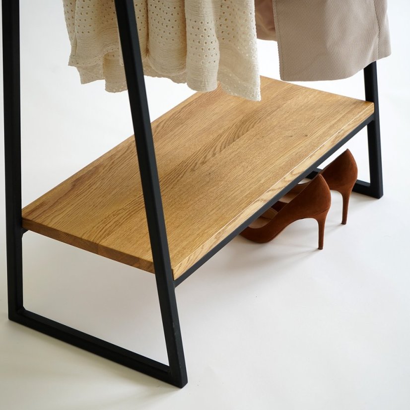 Kovový stojan na oblečenie Vito s masívnou dubovou doskou