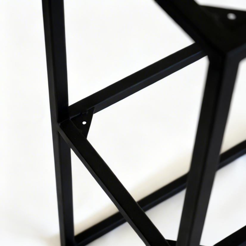 Kovová konštrukcia regálu Dorme