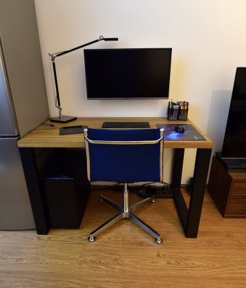 Pracovní stůl dle návrhu zákazníka