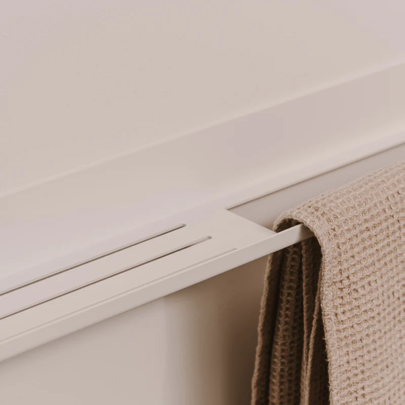 Kovová nástěnná police do koupelny Roma bílá - Velikost: L - pravá varianta