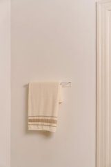 Kovový držiak na uteráky Tallinn jednoduchý biely