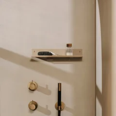 Kovová nástěnná police do koupelny Bonn pískově šedá