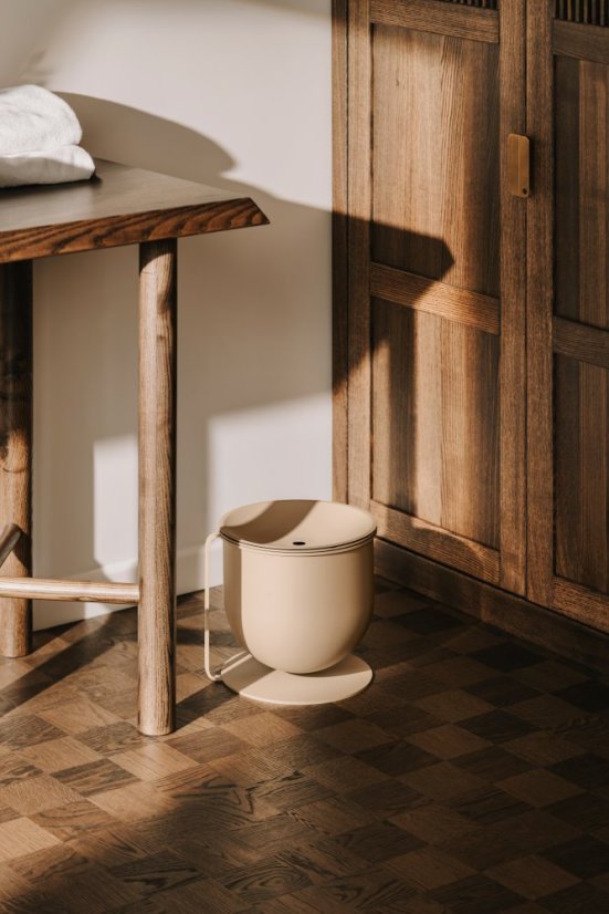 Designový kovový koupelnový odpadkový koš Faro - Barva: Oxidovaná červená