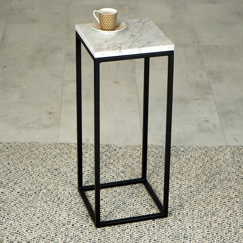 Kovová konstrukce odkládacího stolku - Rozměry konstrukce: 250 x 250 x 600 mm