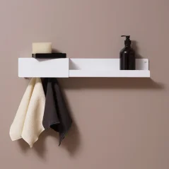 Nástěnná kovová police Nice s háčky bílá