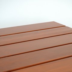 Zahradní stůl Bergamo s masivním dřevem a ocelovou konstrukcí