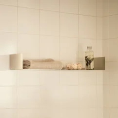 Nástenná kovová polica RAWW v tvare U prírodný hliník