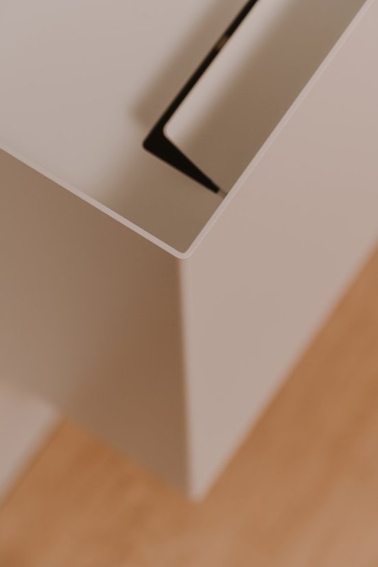 Nástenný kovový odpadkový kôš Riga biely - Veľkosť: M