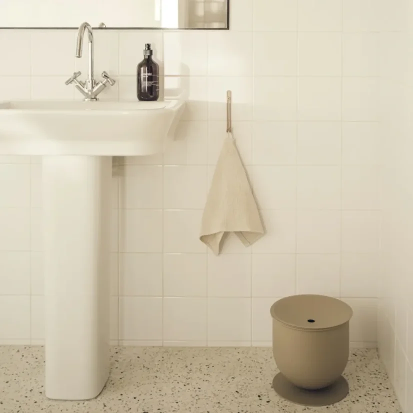 Designový kovový koupelnový odpadkový koš Faro - Barva: Oxidovaná červená