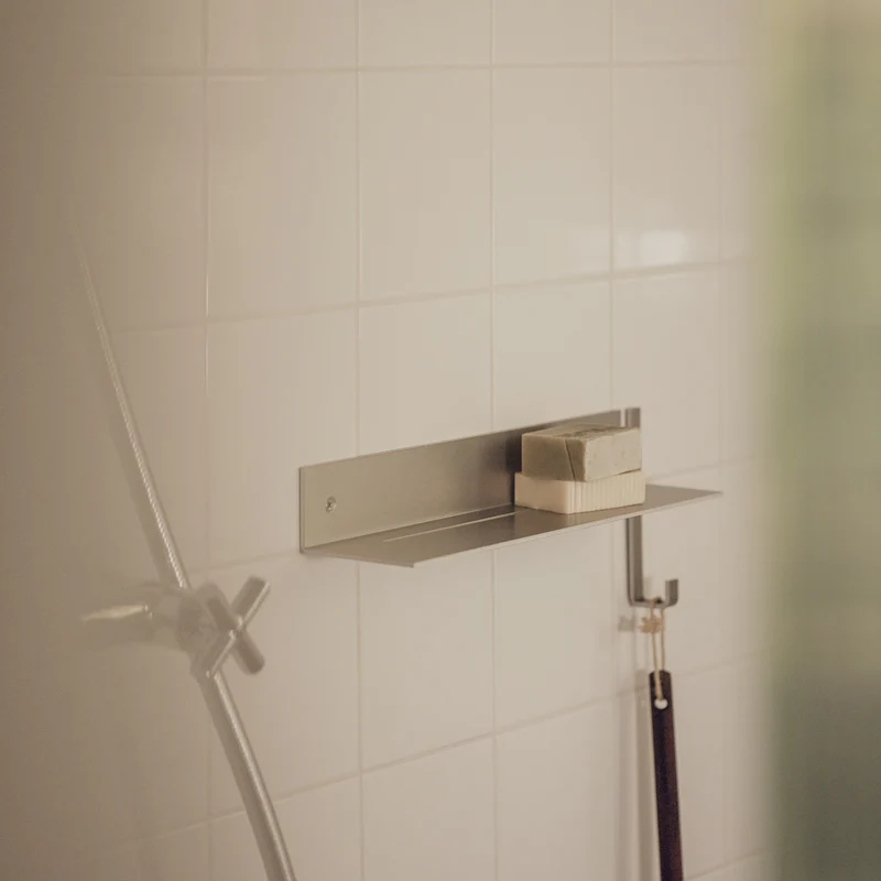 Nástenná kovová polica RAWW do sprchy, prírodný hliník