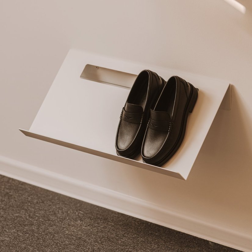 Nástenná kovová polica na topánky Torino biela