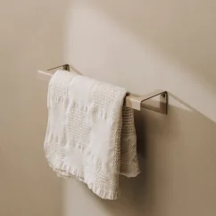 Kovový držiak na uteráky Tallinn jednoduchý pieskovo šedý