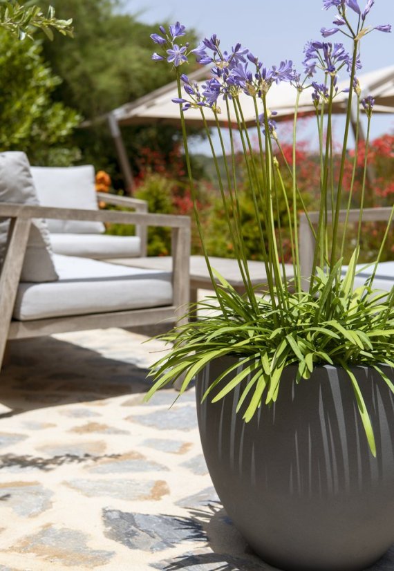 Květináč Jesslyn šedý