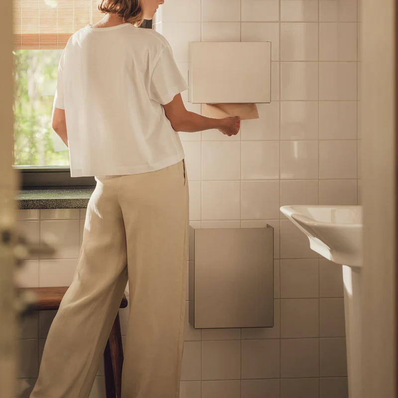 Nástenný odpadkový kôš RAWW 12l, prírodný hliník