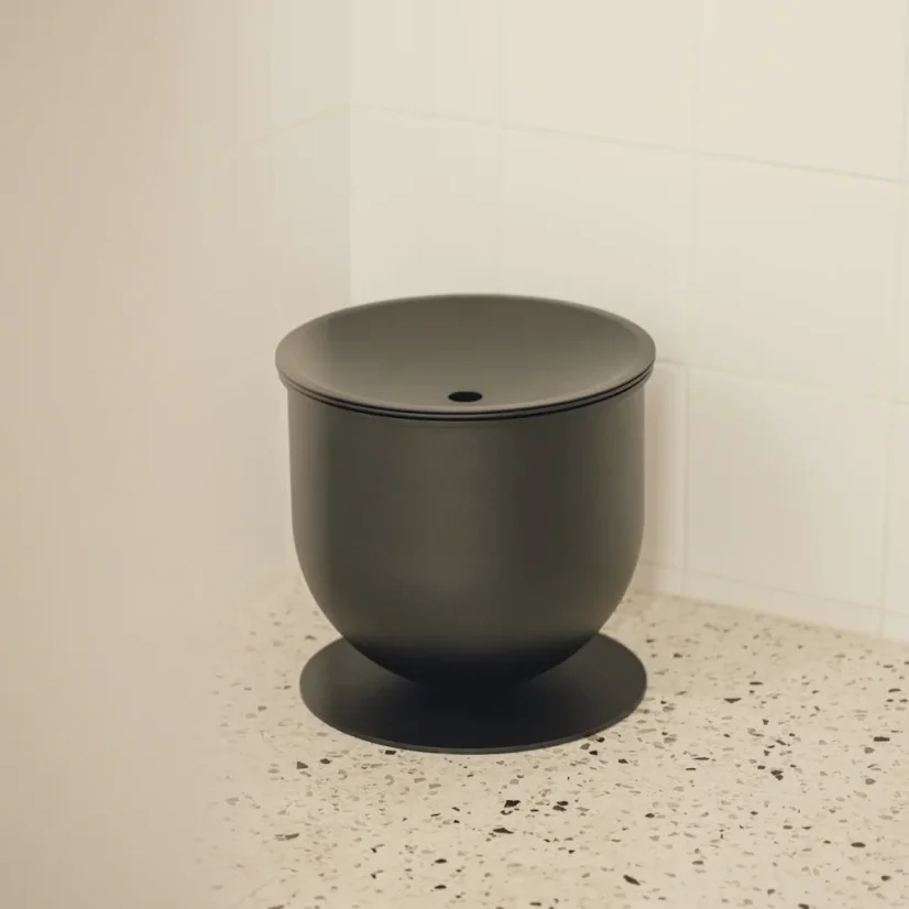 Designový kovový koupelnový odpadkový koš Faro - Barva: Pískově šedá