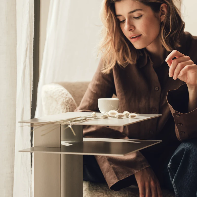 Odkladací stolík RAWW, prírodný hliník