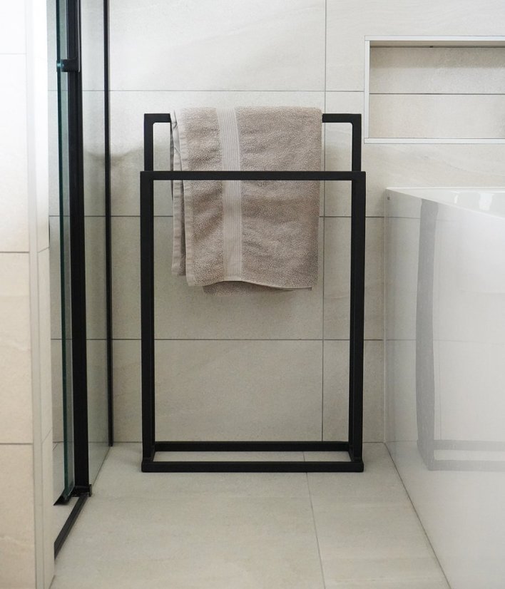Kovový stojan na uteráky Leny