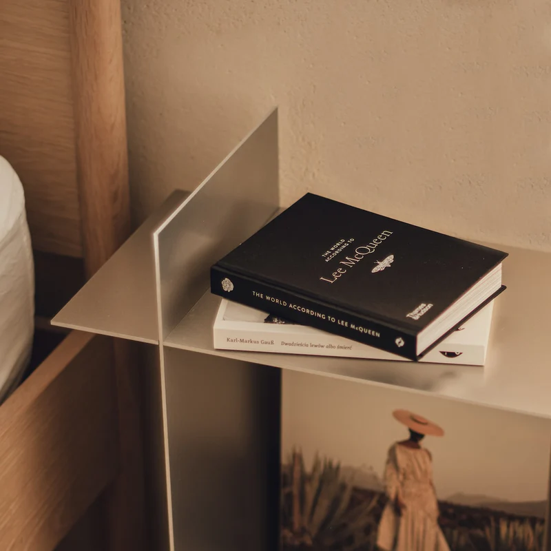 Odkladací stolík RAWW, prírodný hliník