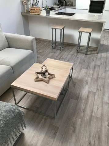 Sada stolků Björn a barové stoličky na míru