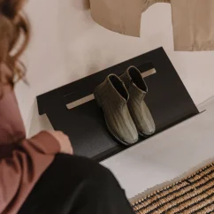 Nástenná kovová polica na topánky Torino čierna