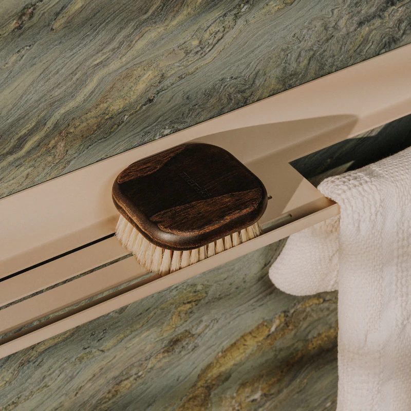 Kovová nástenná polica do kúpeľne Roma pieskovo šedá