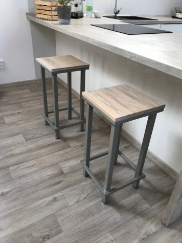 Sada stolků Björn a barové stoličky na míru