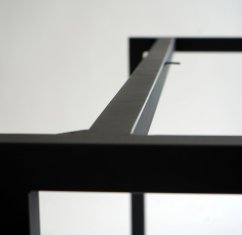 Podnožie k jedálenskému stolu Four s podperami