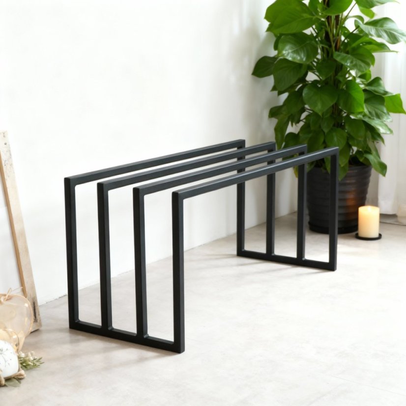 Kovový botník Mario