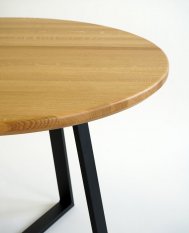 Kulatý jídelní stůl Rondo III s masivní dubovou deskou