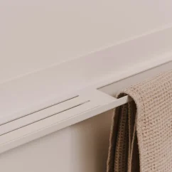 Kovová nástenná polica do kúpeľne Roma biela