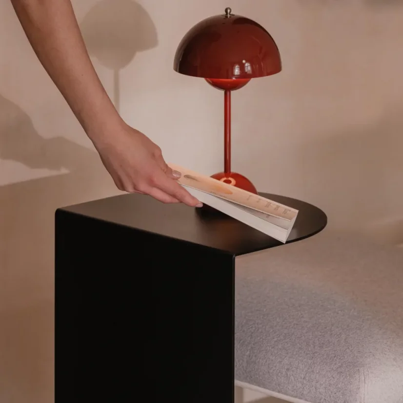 Kovový odkladací stolík Berlin - Farba: Čierna