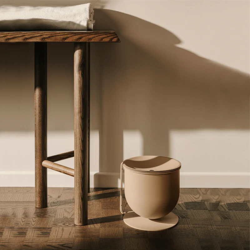 Designový kovový koupelnový odpadkový koš Faro - Barva: Pískově šedá