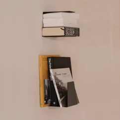 Nástenná kovová polica na knihy / zarážka Lahti