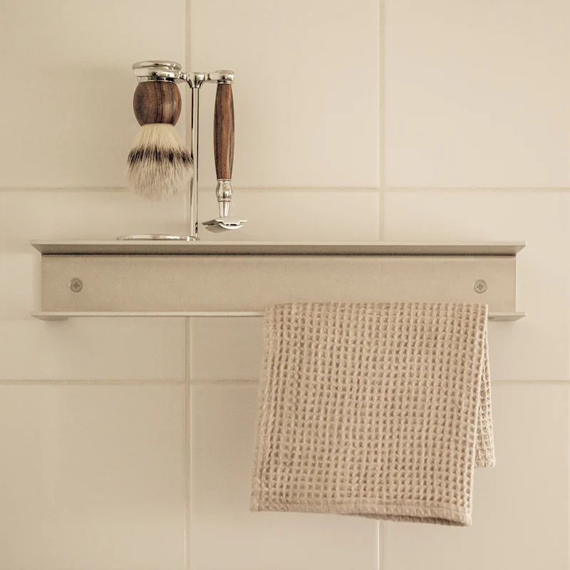 Nástěnný držák ručníků s policí RAWW, přírodní hliník
